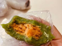 蛋黄肉松青团-沈大成(南京东路店)