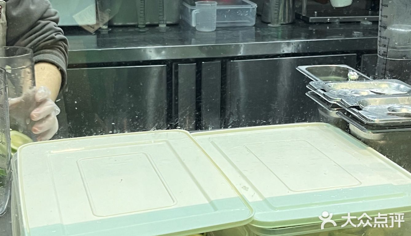 一块钱的柠檬茶喝到了 谢谢滨江王柠