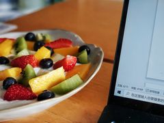 当季水果谷物希腊酸奶-Brunchat