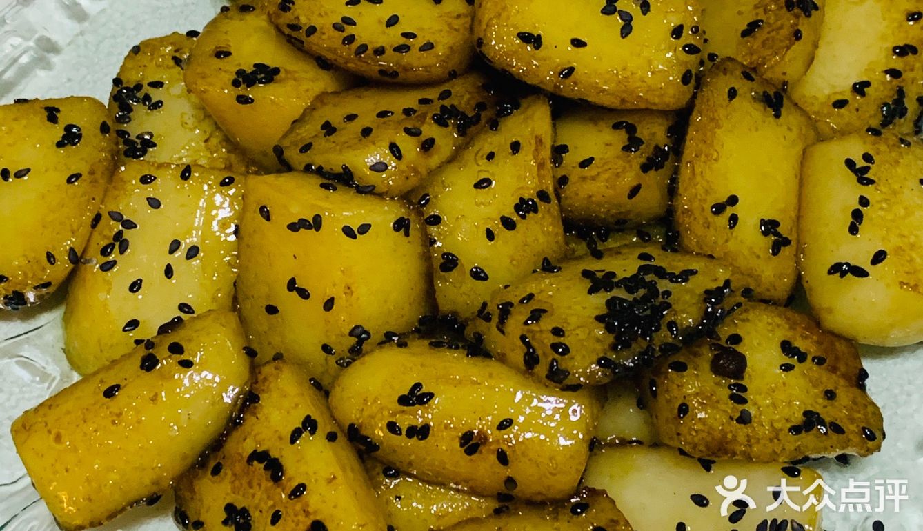 女生必备红糖黑芝麻炒年糕