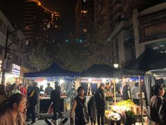 -吴山路夜市