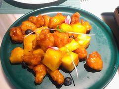 鲜果菠萝里脊-蜜桃花开·中西融合菜E&W(南长街店)