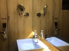 -西安大雁塔科技大学地铁站亚朵酒店