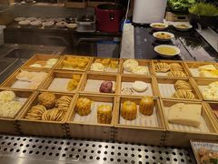 面包甜点陈列柜-亚马逊海鲜自助(梅溪湖步步高店)