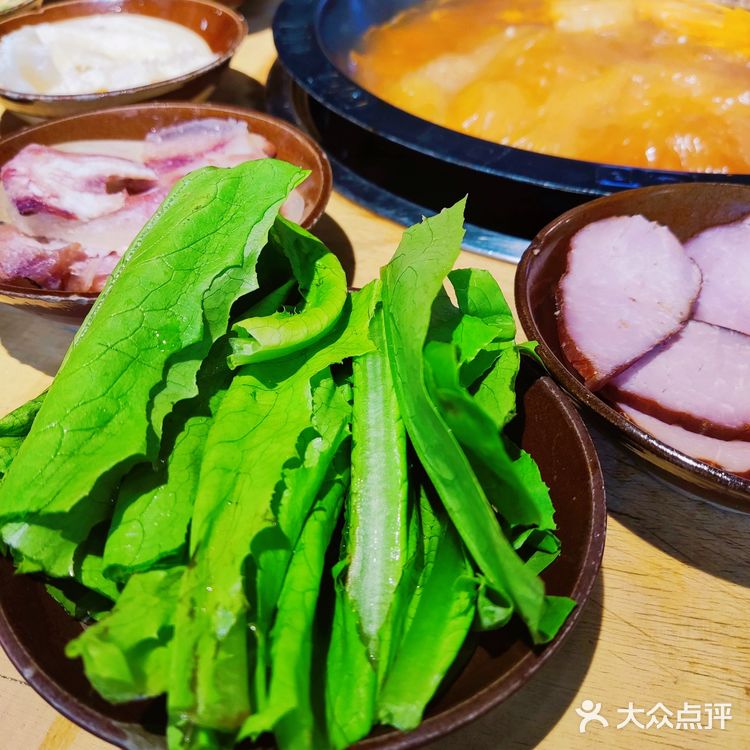 亲民的市井火锅，免费吃食就快饱了❗️