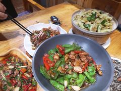 -老滇山寨•云南特色菜•地方菜•民族风情歌舞表演(金碧店)