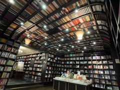 -钟书阁(松江泰晤士小镇店)