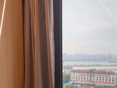 -欧辰国际酒店(重庆欢乐谷轻轨站店)