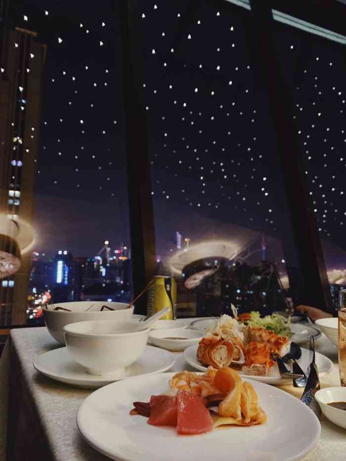 花园酒店·carousel360 凌璇阁旋转餐厅-"作为广州比较老牌的五星级