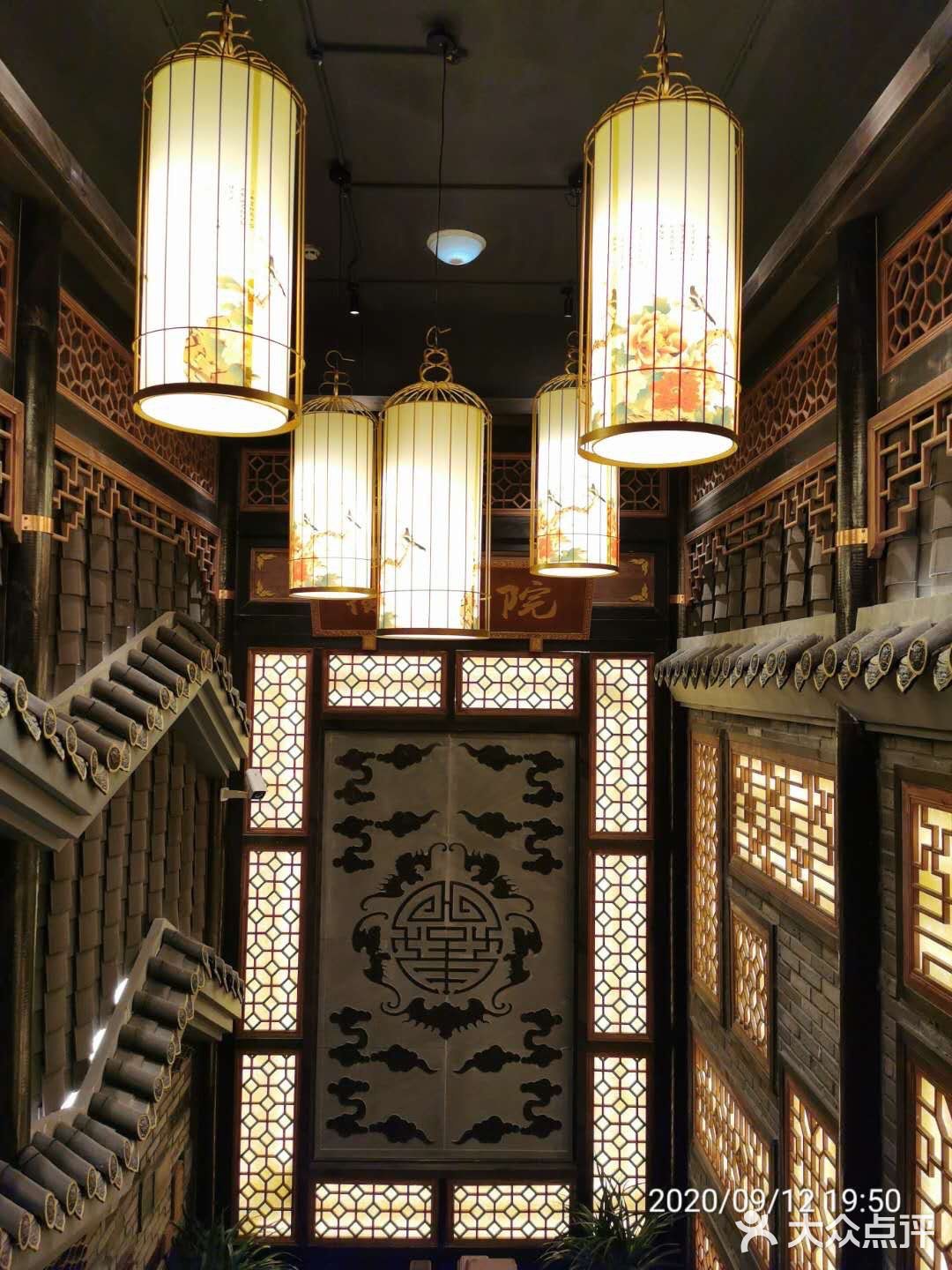 上下两层+露天,感觉堂子非常大