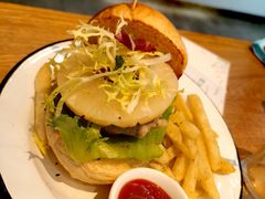 牛肉菠萝芝心汉堡-龙治汉堡(中华城店)