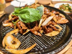 罗勒叶炒手切羊肉-小大董·烤鸭(五棵松店)