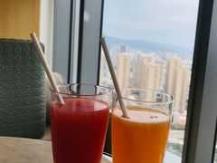 鲜榨果汁-三迪希尔顿酒店·星空酒廊