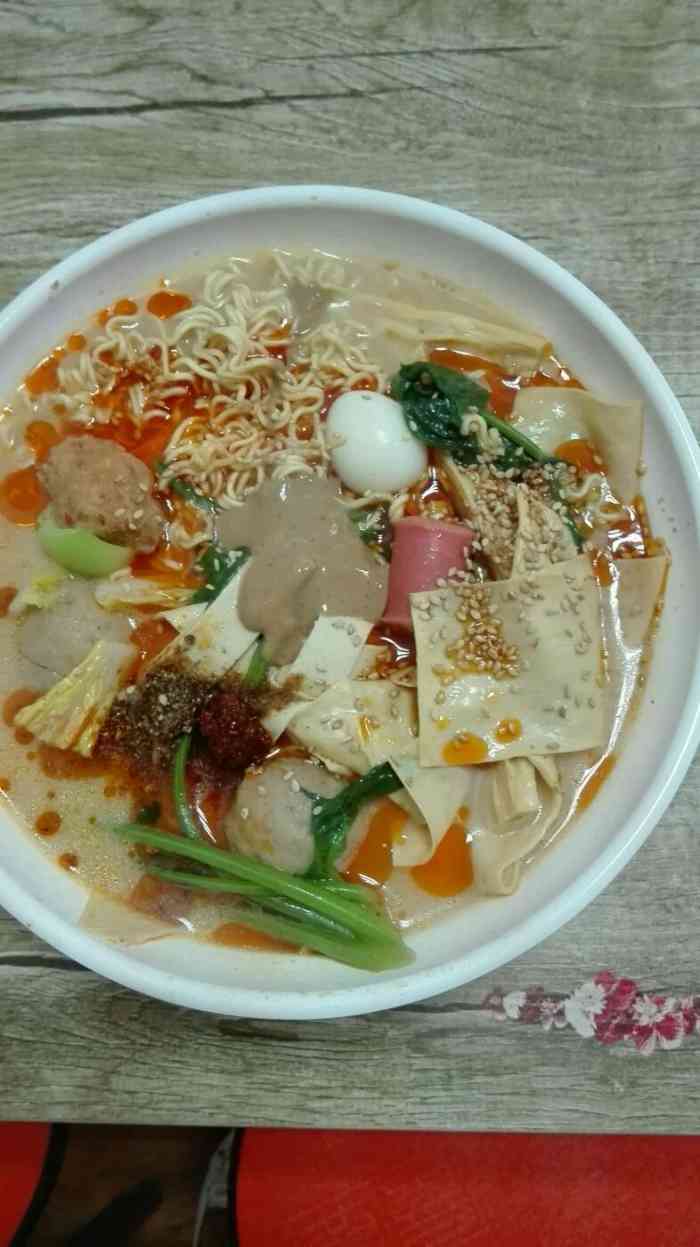 王小胖麻辣烫(师院东门店)-"不好,比店里贵,一样钱东西买的也比店里少