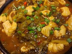 酸菜肥肠煲-滴水·湘逢(南汇大学城生活广场店)