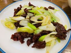 葱爆肉-清真·玛丽亚新疆菜主题餐厅(浙江中路店)