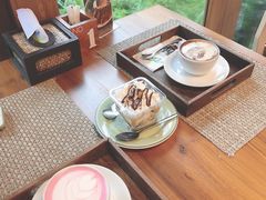 -Chom Cafe and Restaurant