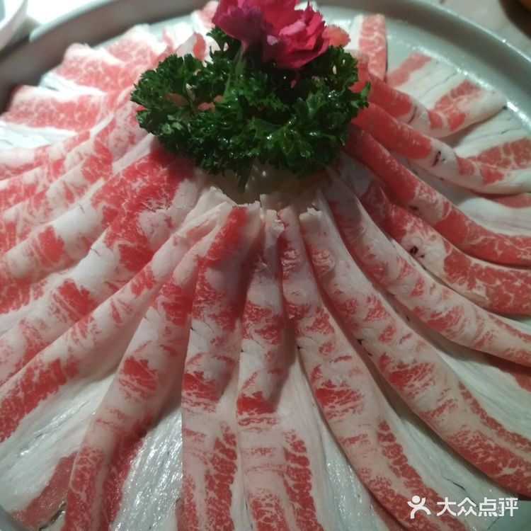 服务：服务非常周到，主动倒水加汤