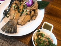 -Chom Cafe and Restaurant