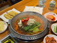 -喇喇排骨火锅·传统韩式脊骨汤(望京西园总店)