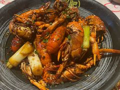 -肥肥虾庄·金牌油焖大虾(汉街SKP店)