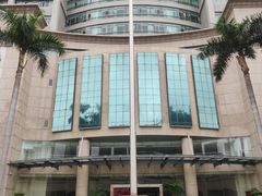 正门-广州老年大学