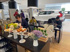 -杭州中沃沃尔沃4S店(滨江区店)