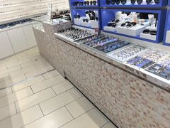 -美式眼镜·授权蔡司.依视路.尼康.豪雅.明月(南翔印象城店)