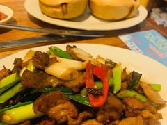 红糖馒头配秘制回锅肉-凯华海鲜火锅·传承三十六年