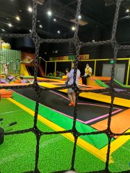 -蹦蹦跳跳(新奥购物中心店)