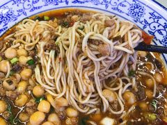 -渝之汇牛肉豌杂面