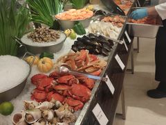 自助取餐区-海口绿发希尔顿酒店-田园汇自助餐·三文鱼·海鲜