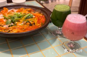 Kaili Sour Soup with Shellfish, Bamboo Shoots and Giant Lotus Blossom