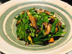 韭菜炒猪耳朵-半山腰·云南菜(侨福芳草地店)