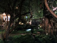 -Chom Cafe and Restaurant