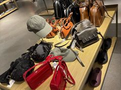 -URBAN REVIVO(济南领秀城贵和购物中心店)