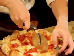 -卡佩罗意大利餐厅及酒吧Al Cappello Trattoria