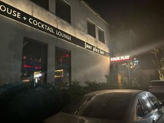 -FOUR PLAY BAR
