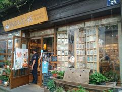 -猫的天空之城概念书店(杭州南宋御街店)