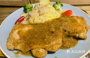 Black Pepper Chicken Cutlet with Creamy Mushroom Bacon Omelette Rice