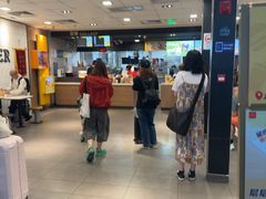 -麦当劳(上海虹桥站30B检票口楼上)