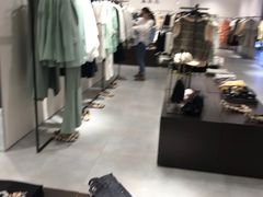 -URBAN REVIVO(七宝领展广场店)