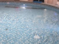 -涨巢·潮玩水疗局