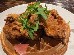 招牌炸鸡华夫饼-Brut Eatery Wine Bar & Restaurant (建国东路店)