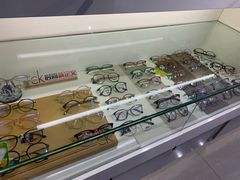 -提一眼镜·蔡司·依视路(小寨店)