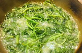 Braised Water Spinach in Clay Pot