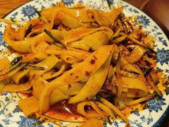 秘制凉皮-柴窝堡22号辣子鸡·传承新疆菜