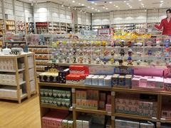 -名创优品(江南新地店)