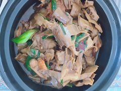 笋尖烧肉煲-自游人·美食一楼·地道徽菜(三十年名店)