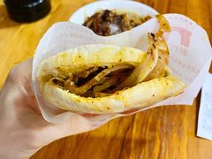 锅魁夹耳片-洞子口张老二凉粉(文殊院店)